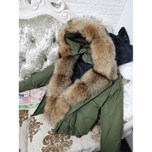 Load image into Gallery viewer, Fashion Short Women&#39;s Real Fox Fur Coat Natural Raccoon Big Fur Collar
