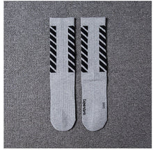 Load image into Gallery viewer, 7autumn men&#39;s fashion cotton socks striped street skateboard socks for men 3colors Retail - nevaehshalo
